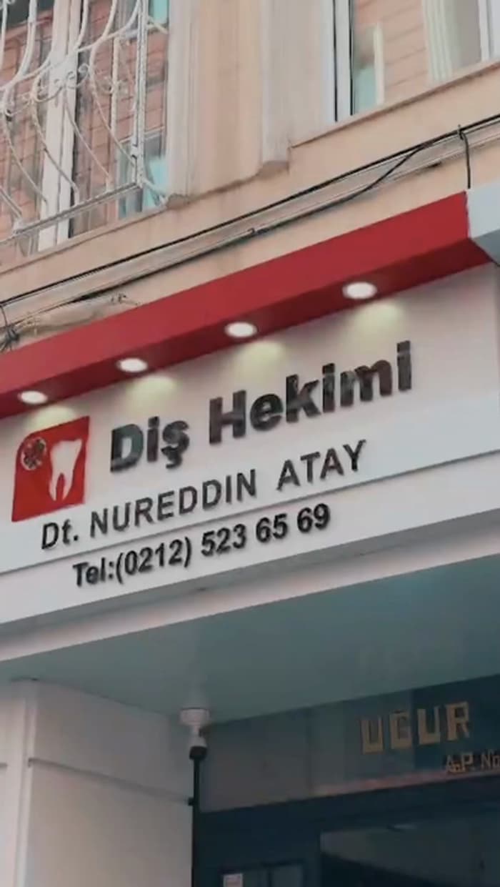 TE Dent's street sign in Fatih, İstanbul, reading “Diş Hekimi — Dt. Nureddin Atay”