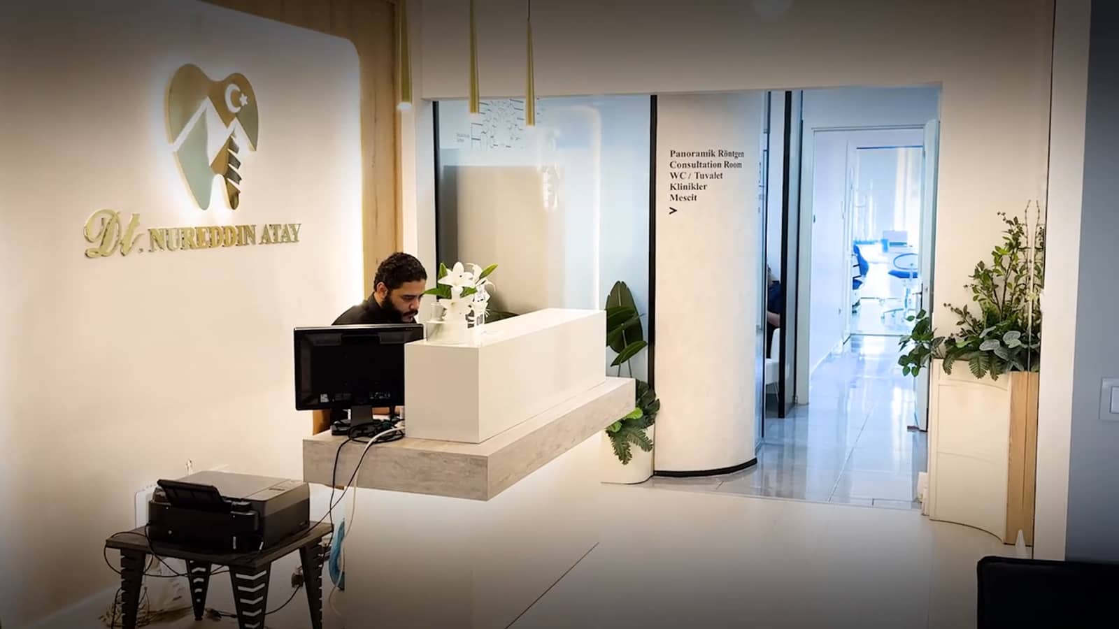 The TE Dent reception in Fatih, İstanbul: the clinic's wall sign, the front desk and the corridor to the treatment rooms